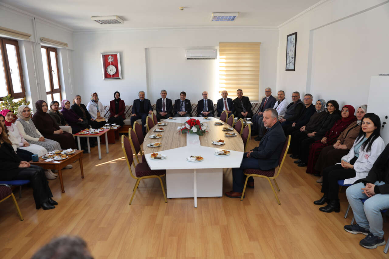 Selçuklu’da öğrenciler karnelerini böyle aldı 21